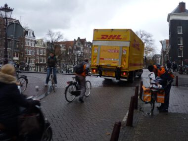 Vrachtverkeer binnenstad AdJ scaled e1631529276658