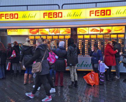 ‘Geef de etende mens een stoel, dan verbetert de straat’