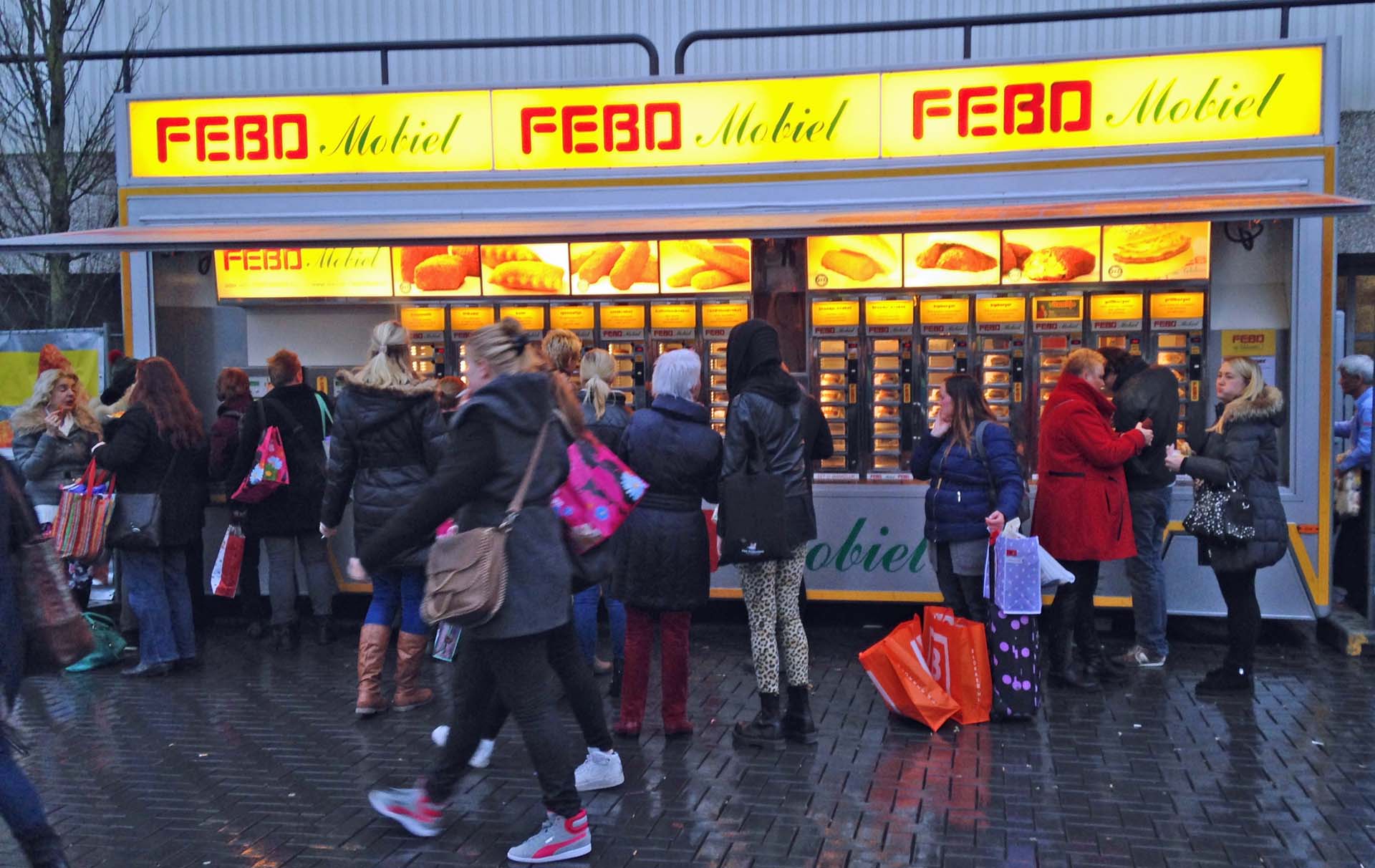 ‘Geef de etende mens een stoel, dan verbetert de straat’