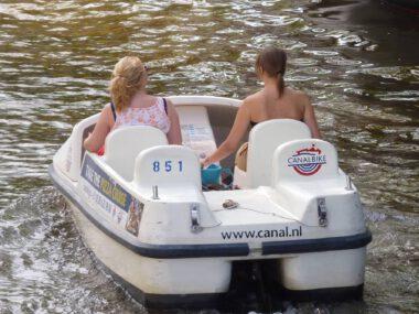 Waterfietsen In De Gracht