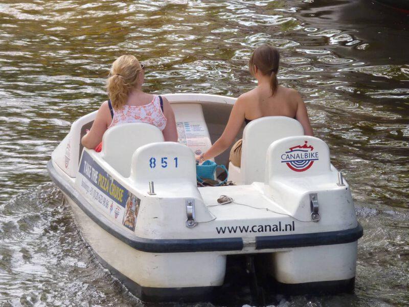 Waterfietsen In De Gracht